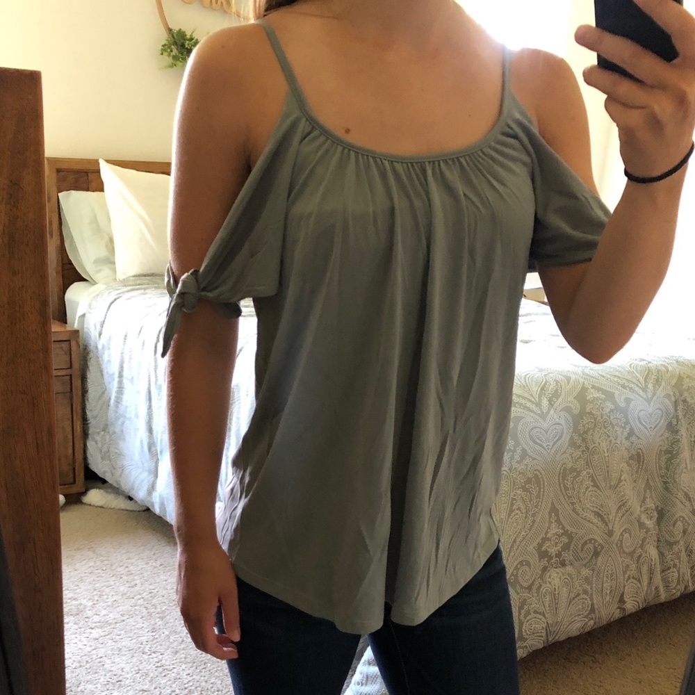 Open shoulder dressy tank